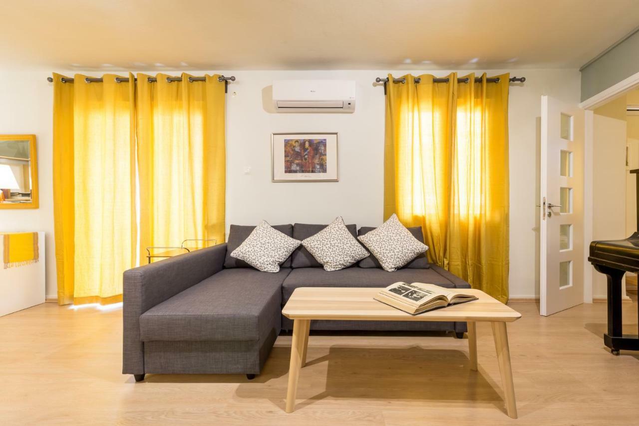 Downtown Urban Flat For 4 People In Plaka Apartment Athena Bagian luar foto