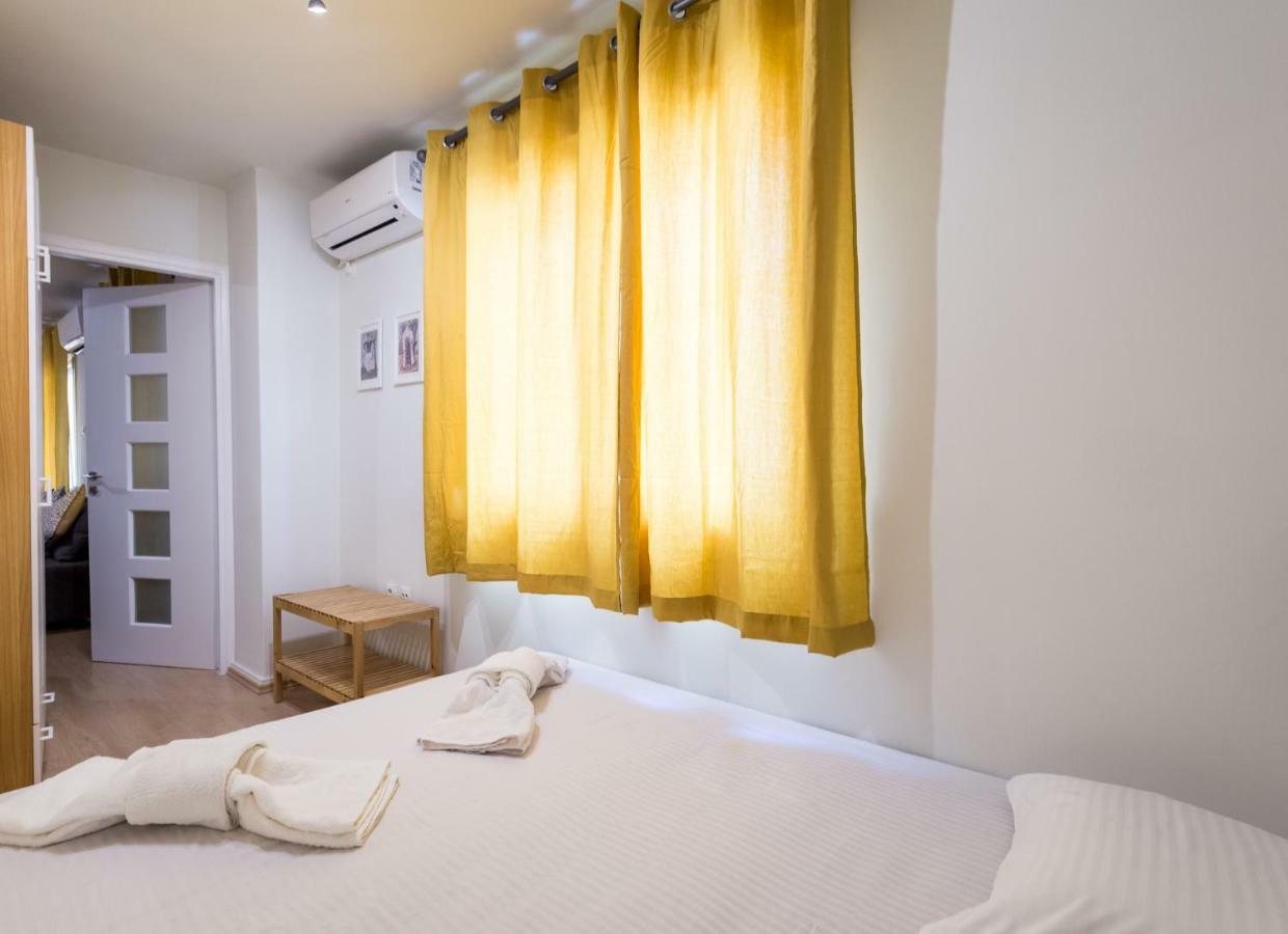 Downtown Urban Flat For 4 People In Plaka Apartment Athena Bagian luar foto