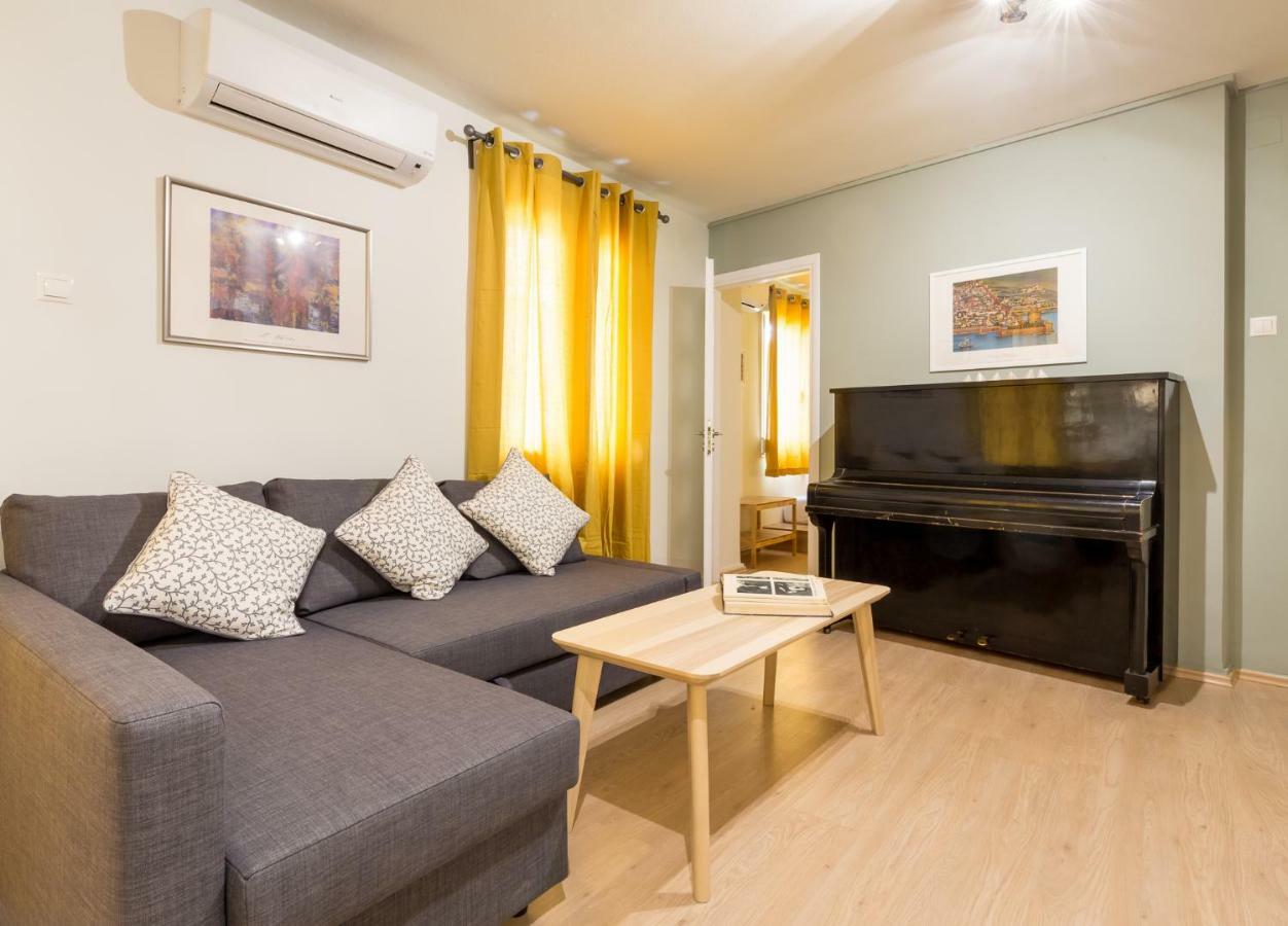 Downtown Urban Flat For 4 People In Plaka Apartment Athena Bagian luar foto