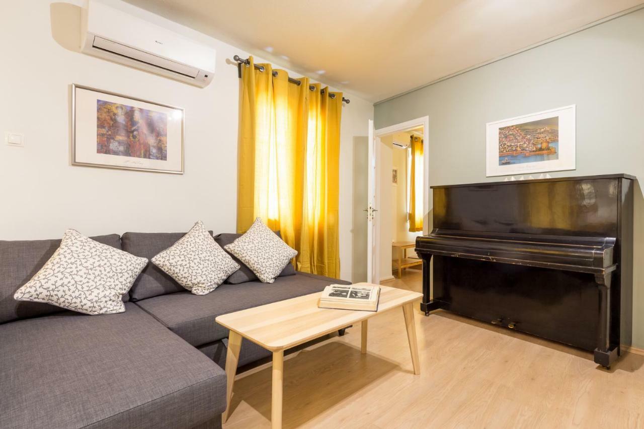 Downtown Urban Flat For 4 People In Plaka Apartment Athena Bagian luar foto